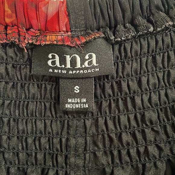 a.n.a Black And Red Floral Blouse, Size Small - Picture 6 of 7